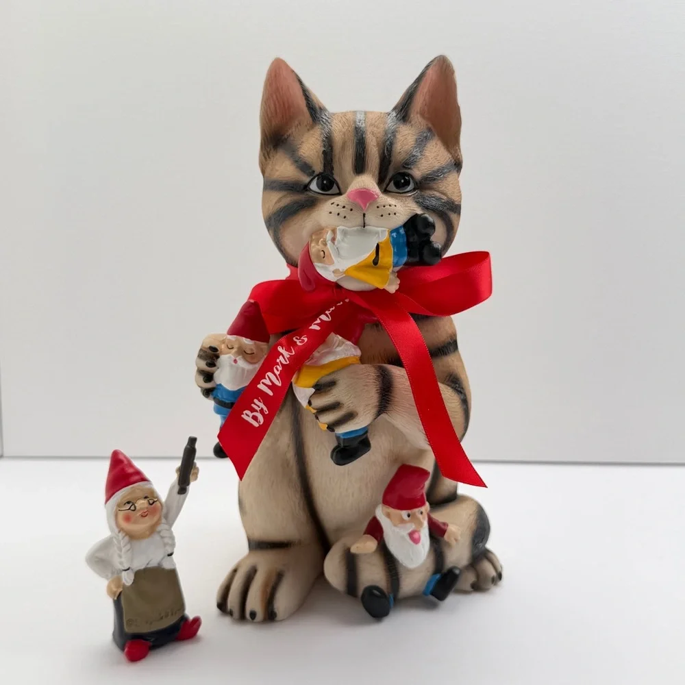 Mischievous Cat Garden Gnome Massacre Statue - Brown
